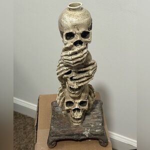 NEW. RAZ Imports Halloween Stacked Skull Figurine Candle Holder.. 💀🎃